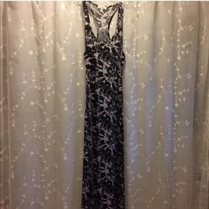 Monteau Black and White Maxi Dress. Size Medium.